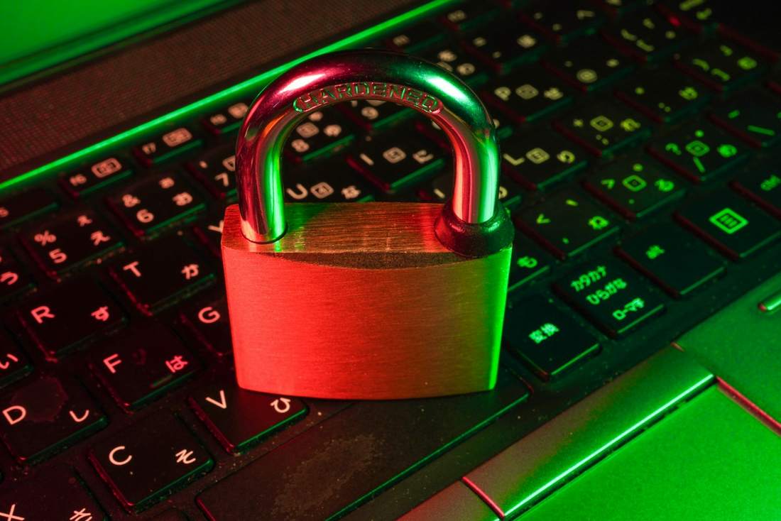Cadenas sur clavier, sécurité des données